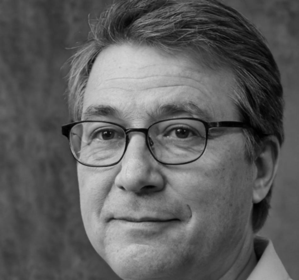 Carlos Mendoza, Director Financiero